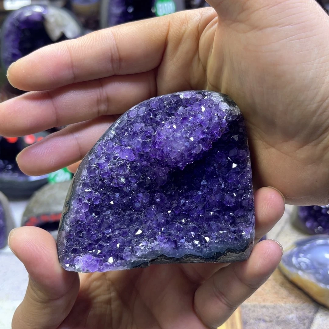 水晶摆件未镶嵌紫水晶