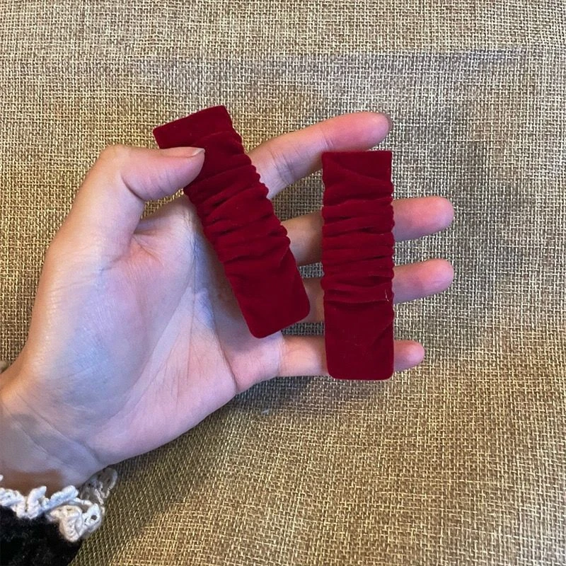 超显白的新年酒红色侧边夹子丝绒面褶皱布艺BB夹法式复古百搭头饰