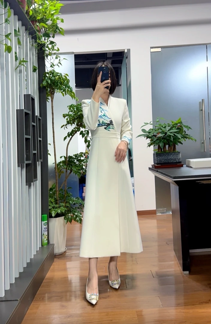 美人鱼专属-821-秋季新款国风千里江山刺绣风衣战袍