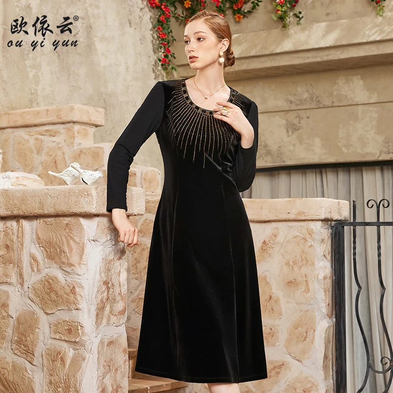 38855欧依云黑色连衣裙2024秋新品女装妈妈装金丝绒显瘦中长款裙