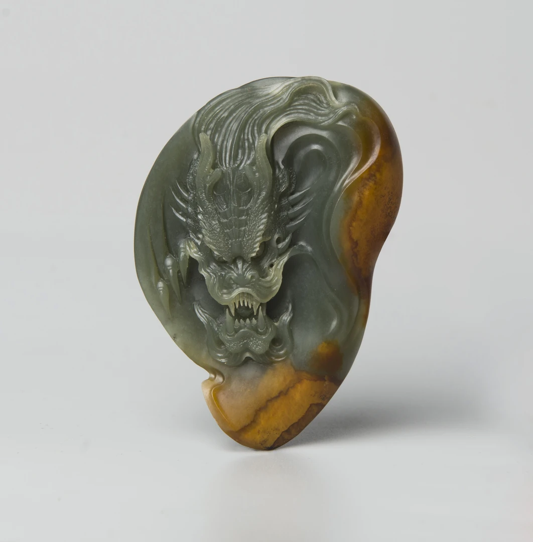 大师作品析木玉把件 神龙拓壁