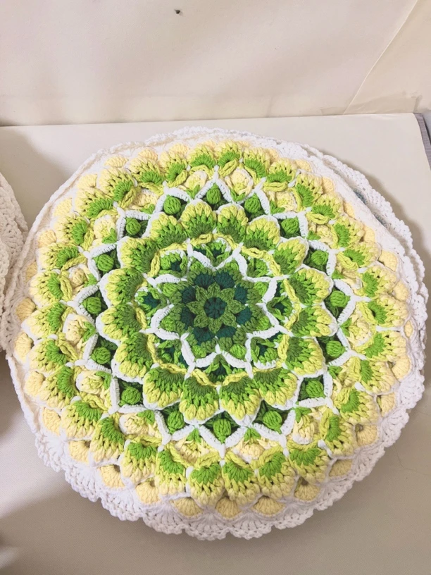 手工钩织生命之花曼陀罗坐垫编织家用卧室创意防滑加厚圆形