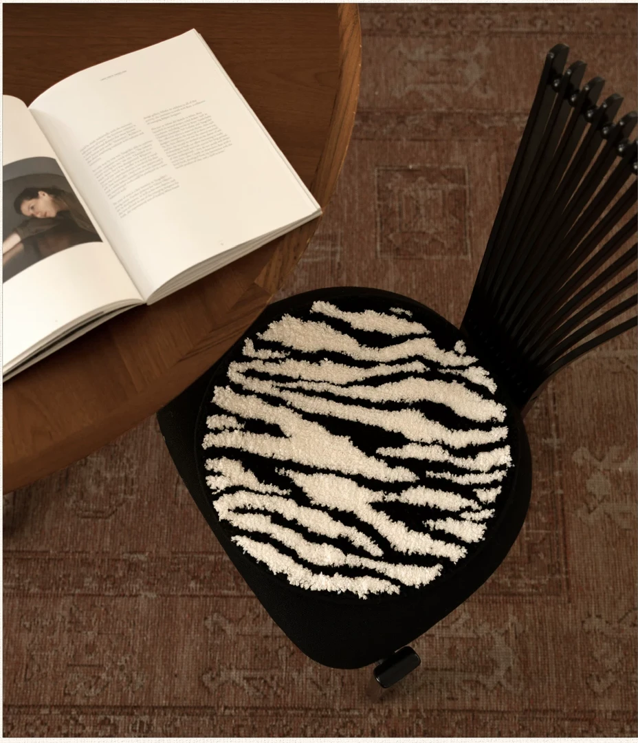 【两-只-羊】仿羊绒多款式坐垫办公室家居四季通用透气隔凉生暖坐垫