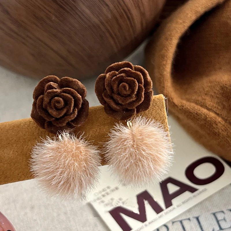 合金布艺耳饰 银针植绒花朵毛球美拉德风耳钉新款耳环清新甜美