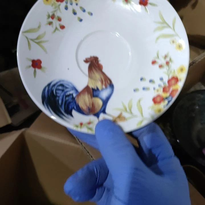 摆件盘子碗茶壶啥都有