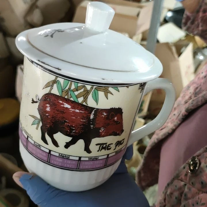 摆件盘子碗茶壶啥都有