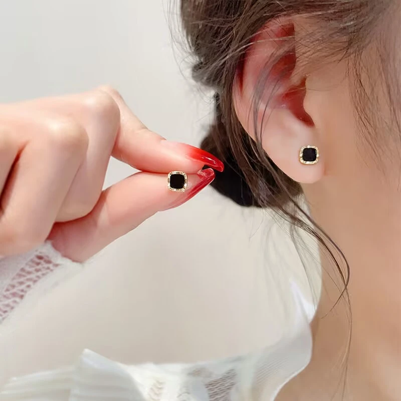 铜合金耳饰 黑色方形迷你耳钉女耳环小巧气质高级感j简约日韩耳饰