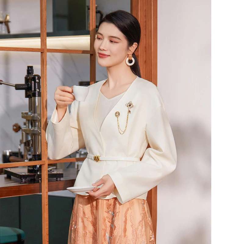 BBLLUUEE粉蓝衣橱复古胸针百搭短外套女2024春装新款落肩宽袖上衣