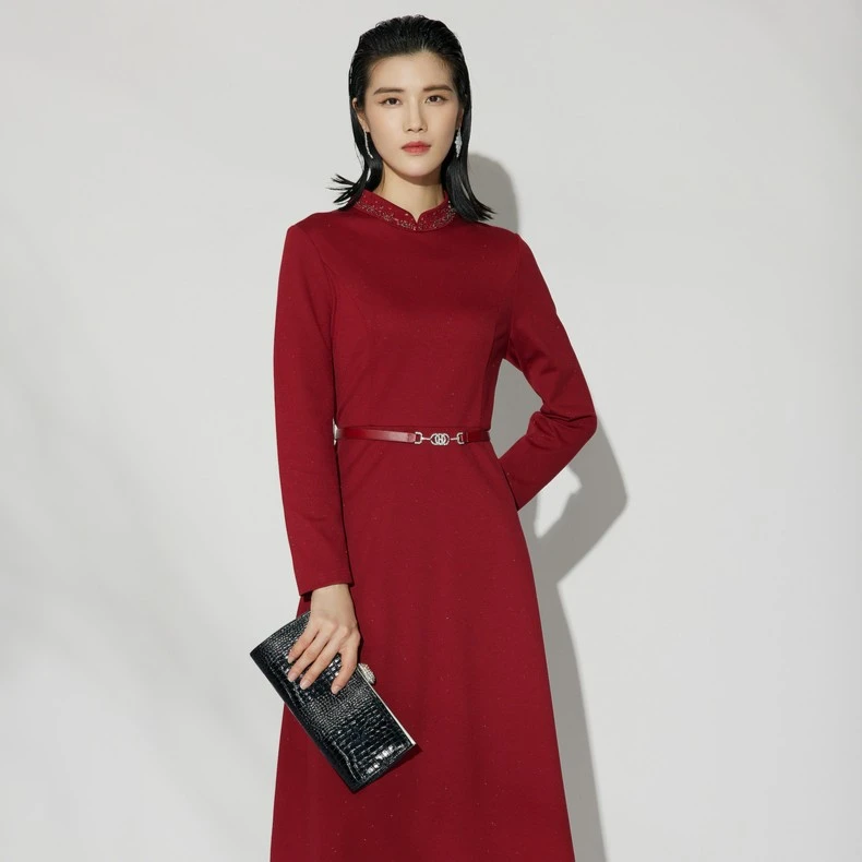 粉蓝衣橱改良版秋冬优雅收腰修身钉珠立领针织连衣裙女525Z502