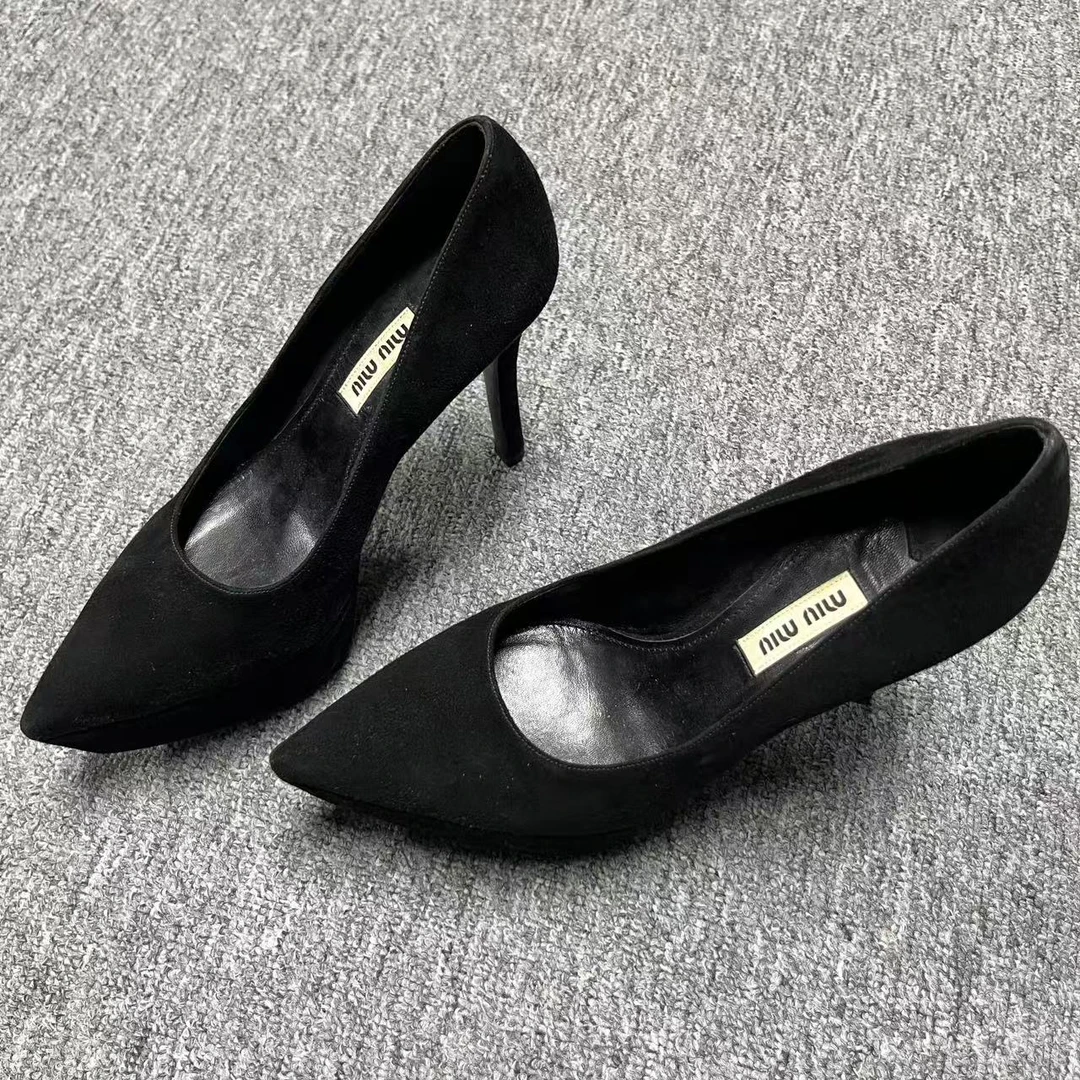 95新 MIU MIU/缪缪 35码 /仔仔女鞋 黑色尖头时尚百搭高跟鞋 1804