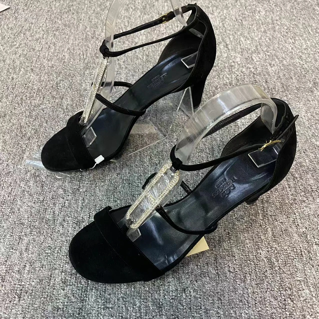 Hermes/爱马仕仔仔女鞋折扣 黑色一字带金色H扣高跟鞋38.5码 1175