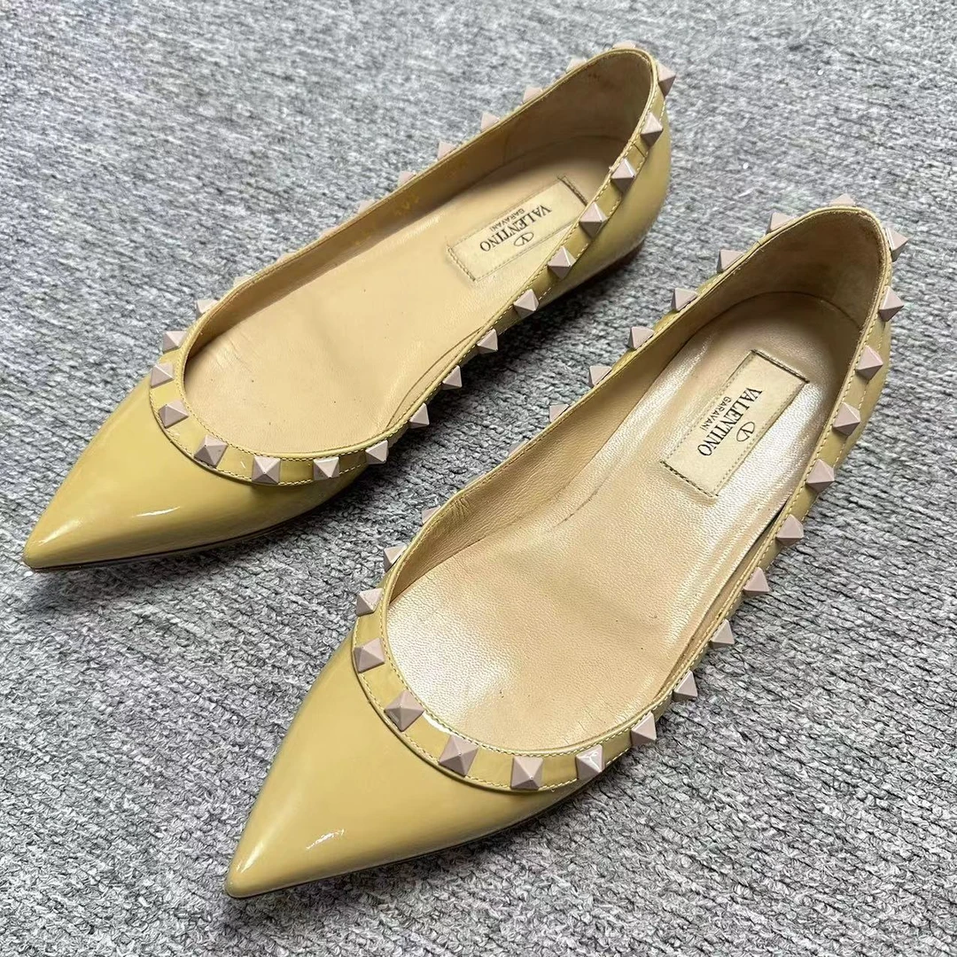 Valentino/华伦天奴仔仔女鞋折扣橘黄色铆钉尖头平底鞋36码 1311