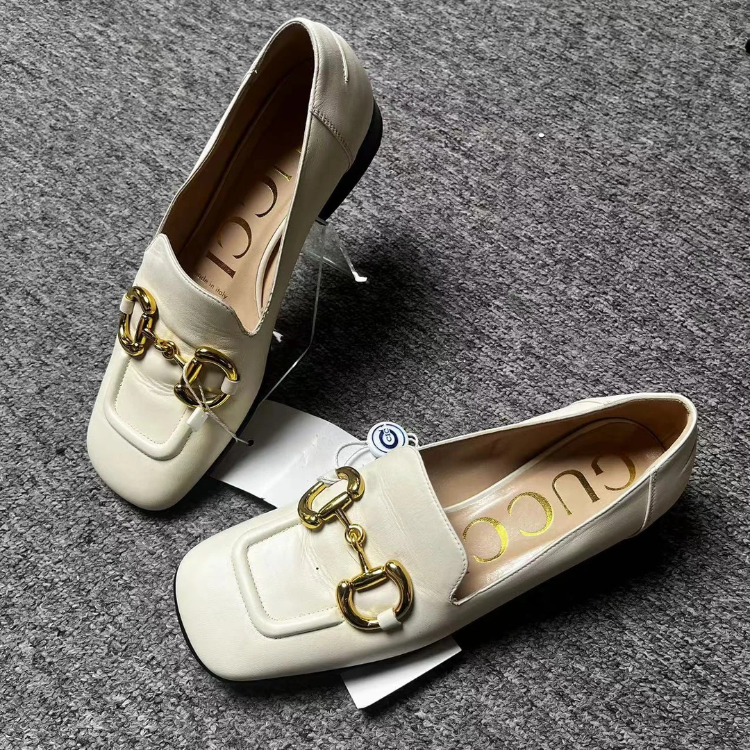 GUCCI/古驰仔仔女鞋折扣  白色方头金扣时尚粗跟乐福鞋 35码 352