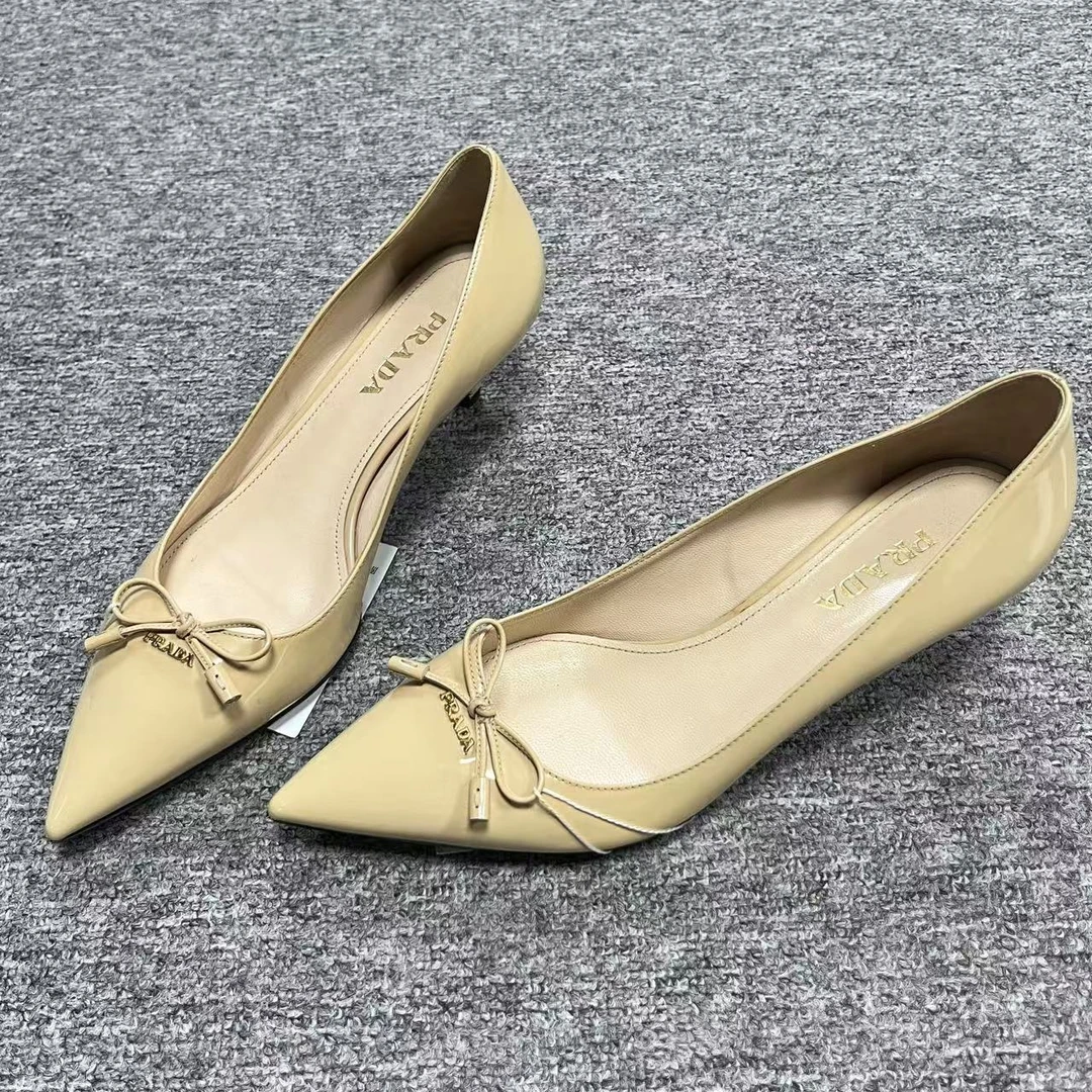 Prada/普拉达38码/仔仔女鞋折扣奶茶色蝴蝶结系带休闲高跟鞋 1652