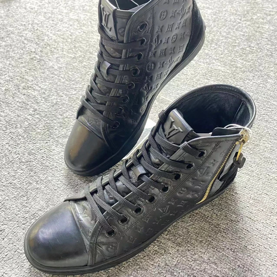 LouisVuitton/路易威登36码/仔仔折扣 黑色印花浮雕高帮板鞋 1549