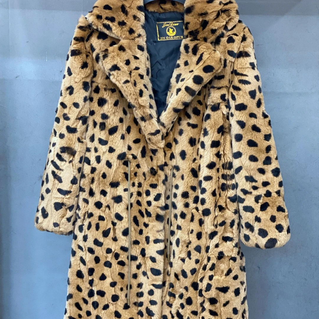 【颖熙服装店】时尚精美年轻豹点女款秋冬季必备外套