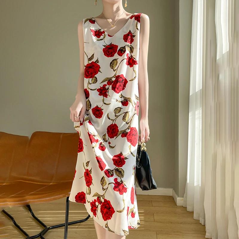 宽松连衣裙女夏季碎花吊带印花裙沙滩裙中长款外穿气质缎面裙子