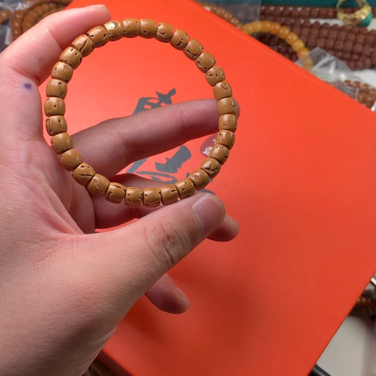 【闪购商品】桃核吊坠24252454575758685