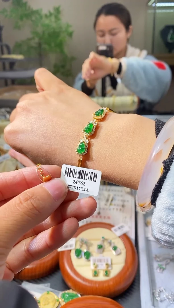 【闪购商品】翡翠颈饰银S925镶嵌手链24762