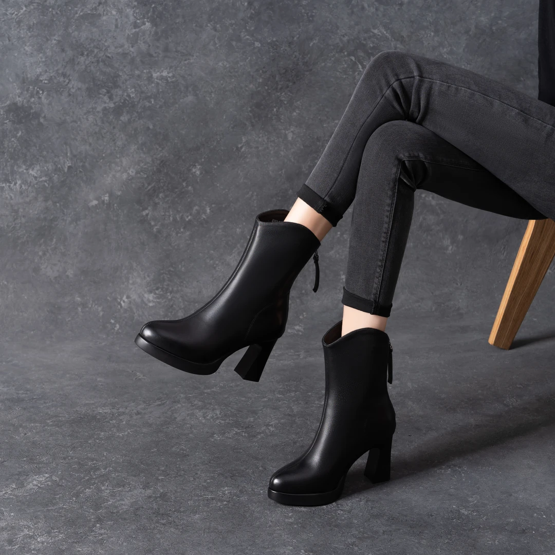 粗跟方头马丁靴女英伦风2025年新款秋季单靴小个子高跟大码短靴子