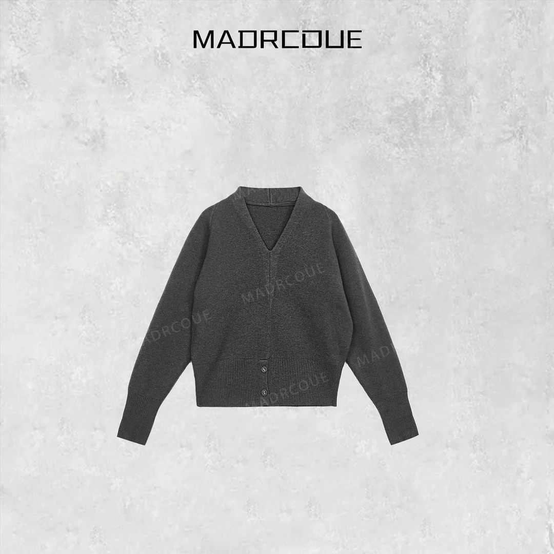 MADRCOUE 江奇怪 简约V领下摆扣针织毛衣宽松显瘦百搭上衣JJL9962