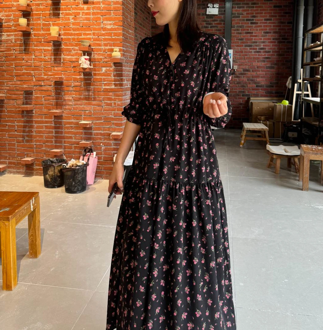 粉蔷薇宽松大码套头碎花连衣裙春秋时尚系带抽绳胖MM大码长款长裙