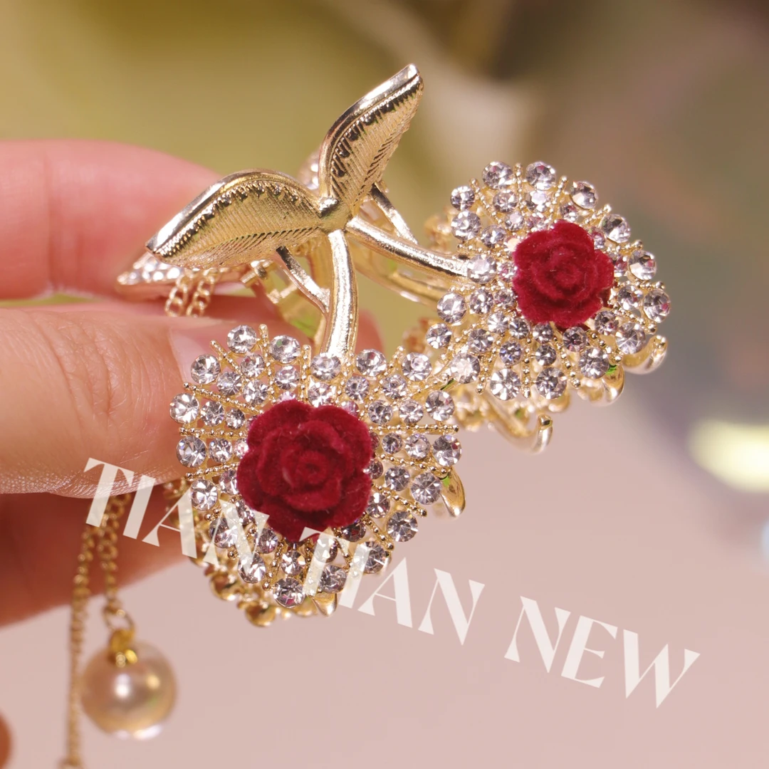 【Tiantian】心有所属新款爱心樱桃半抓夹A102