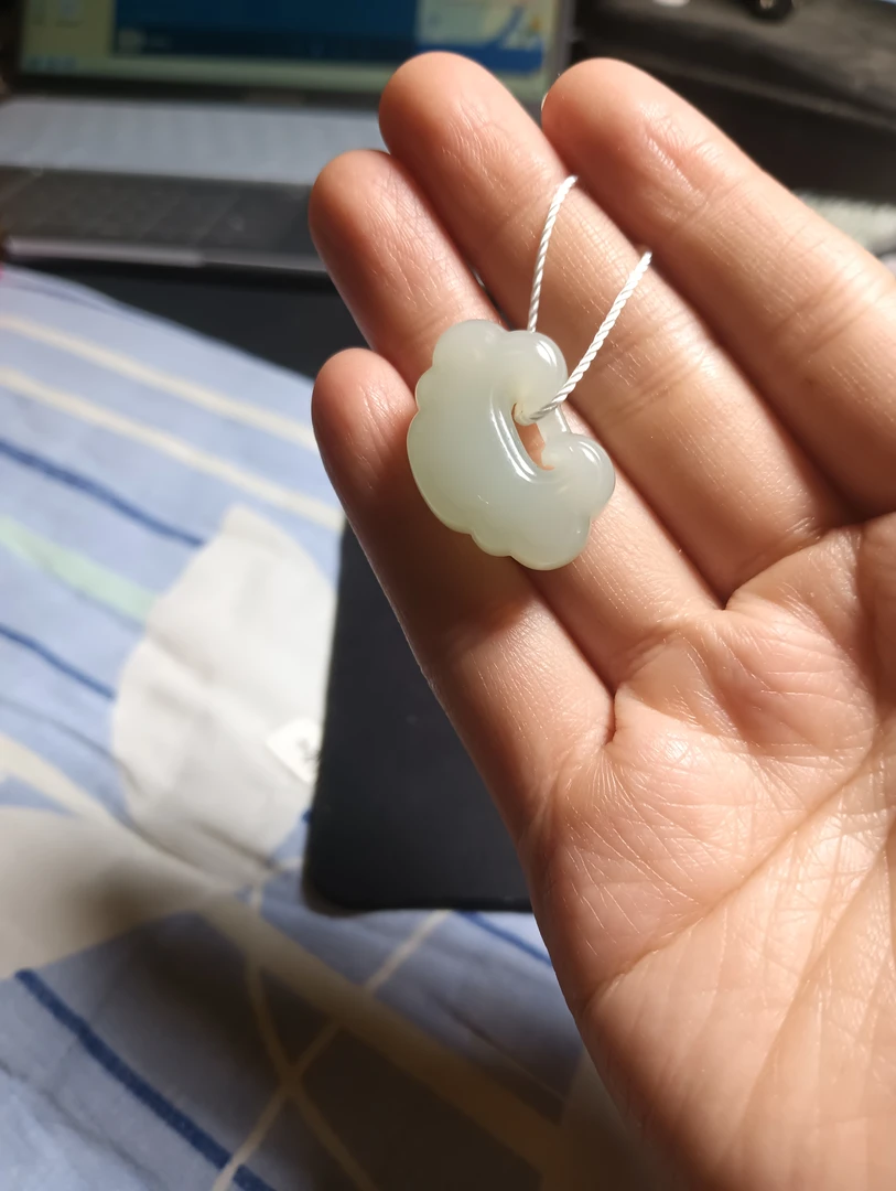 新疆和田玉且末料高青白 平安锁