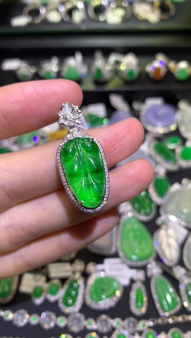 【闪购商品】翡翠吊坠(不含链)18K金镶嵌吊坠