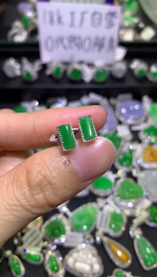 【闪购商品】翡翠吊坠(不含链)18K金镶嵌耳钉