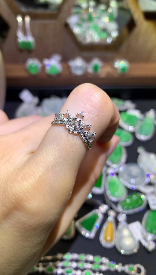 【闪购商品】翡翠吊坠(不含链)18K金镶嵌戒指