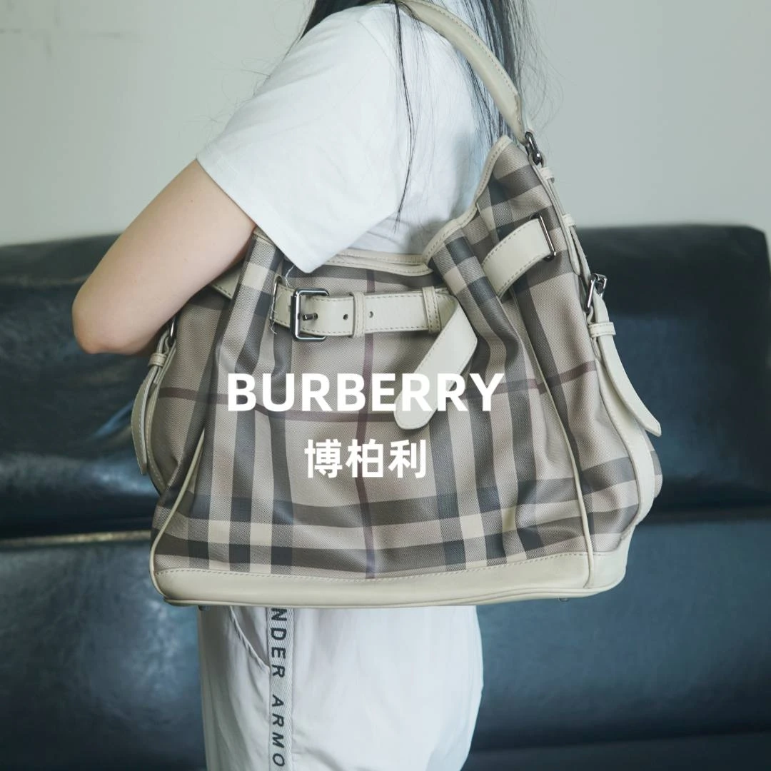 95新 BURBERRY/博柏利 降价 灰白格纹抽绳单肩包/MK06627518/09