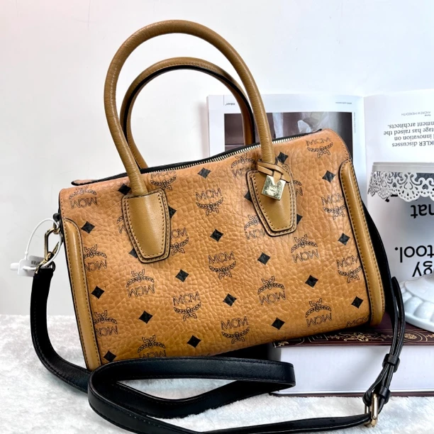 95新 MCM XM/干邑色拼黑老花 波士顿手提斜挎包/MK09901015
