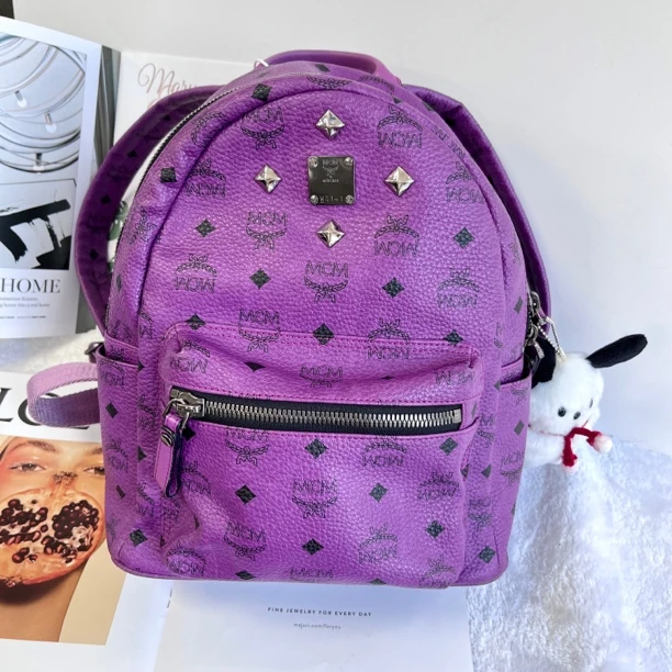 95新 MCM XM/神秘紫 满印老花铆钉 高级小号双肩包/ZE08509071