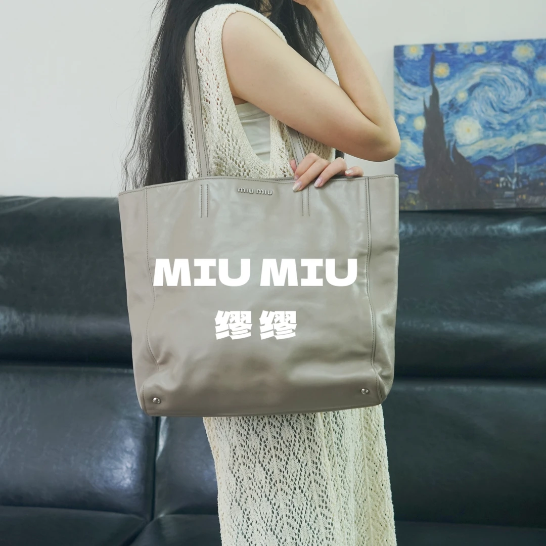 95新 MIU MIU/缪缪 miumiu/灰色单肩包/BB09725072/09