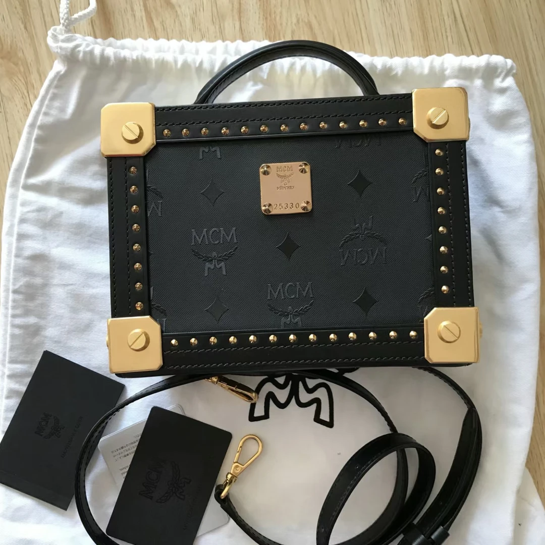 95新 MCM XM/黑金配色高级感 老花百搭盒子包单肩斜挎/TN07907007