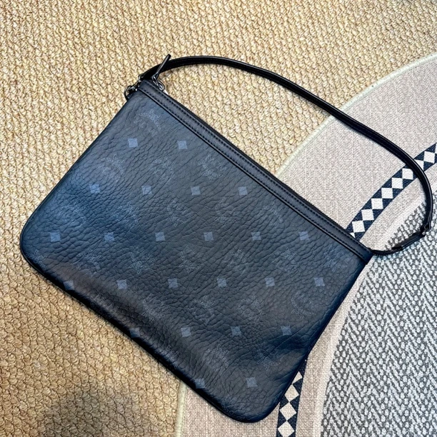 95新 MCM XM/时尚高级黑银老花暗印手提斜挎单肩包/HY08305005