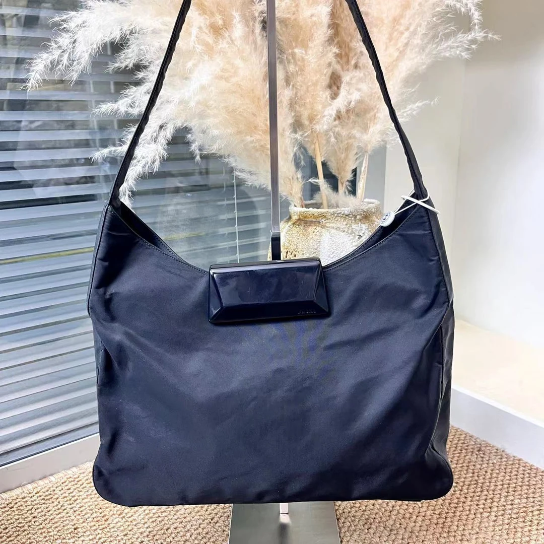 95新 Prada/普拉达  XM/高级亚克力黑降落伞单肩包/THSG03130302