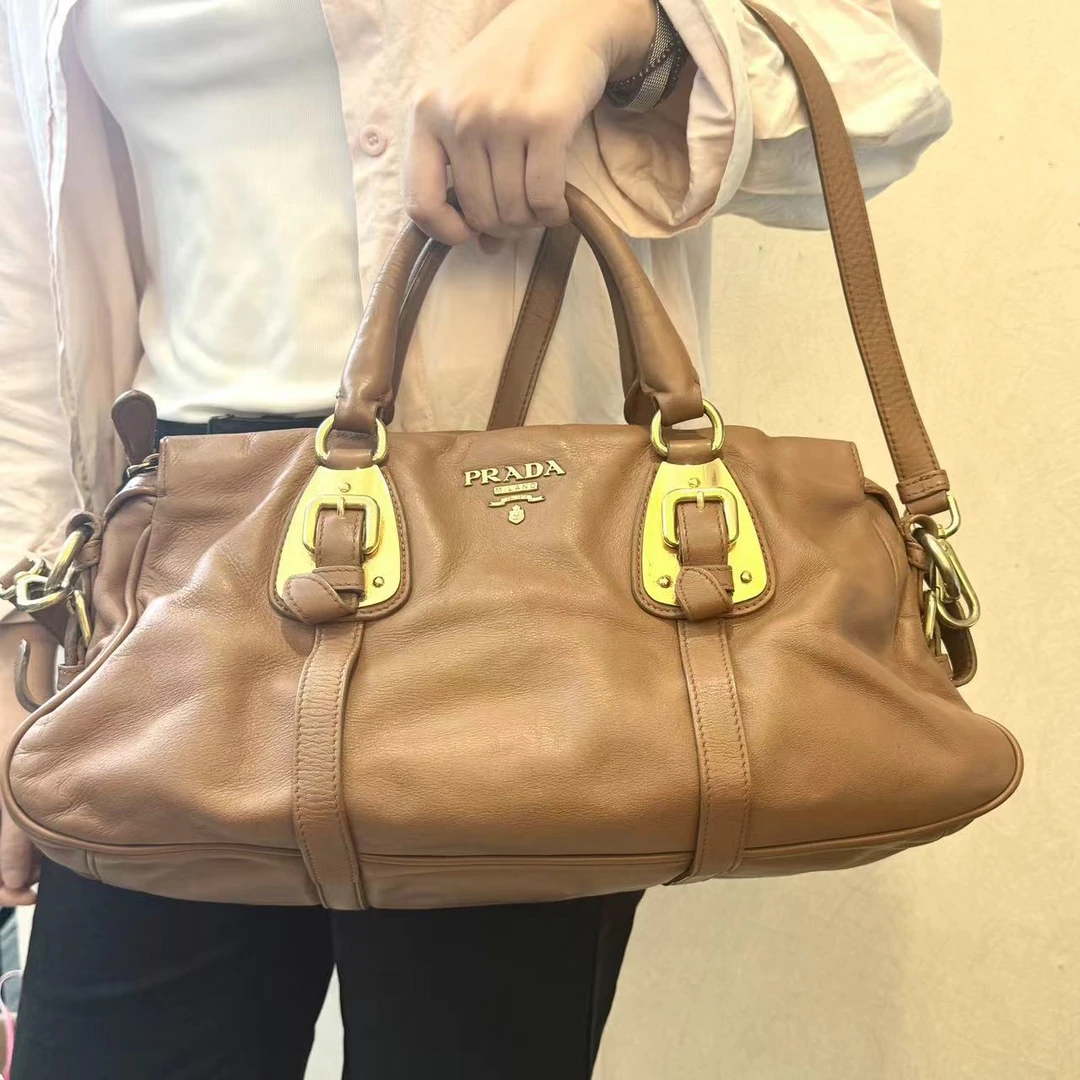 95新 Prada/普拉达 XM/简约时尚棕色手提斜挎包/BB08811017