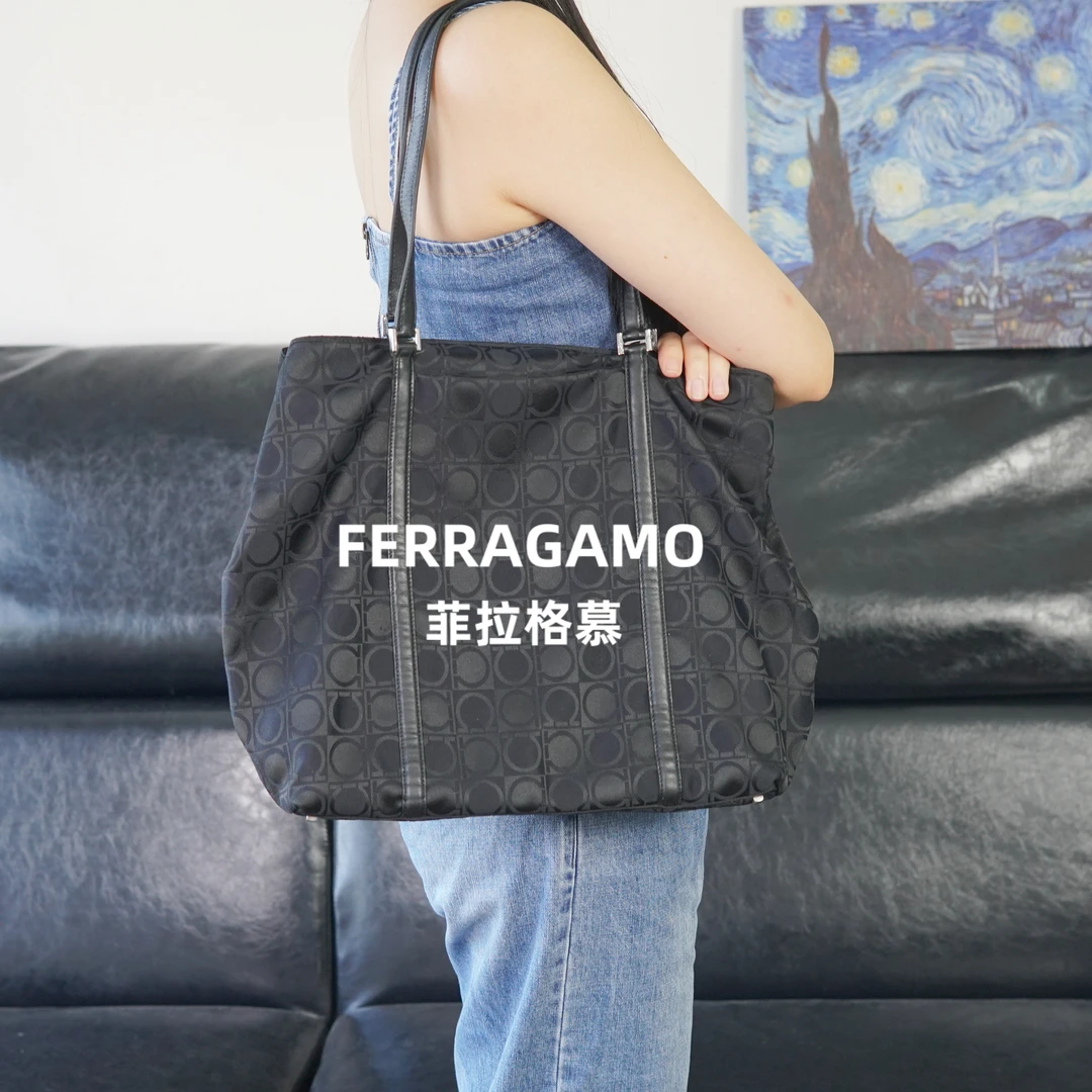 95新 FERRAGAMO/菲拉格慕 黑色单肩包/FYJJ07415723/09