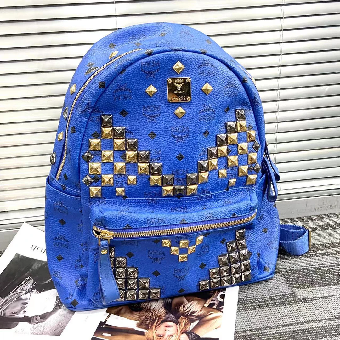 95新 MCM XM/深海蓝色 铆钉满印老花中号双肩包/DH08610044