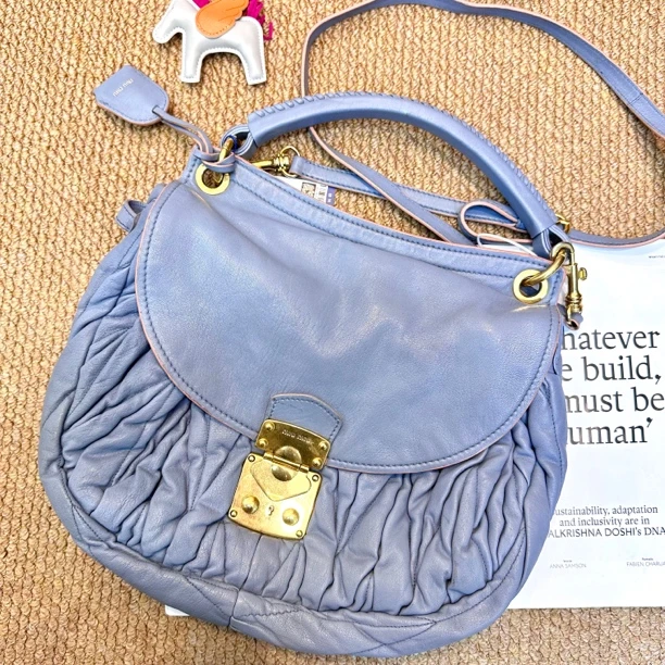95新 MIU MIU/缪缪 XM/薄雾蓝紫褶皱元宝包手提斜挎包/SS08815006