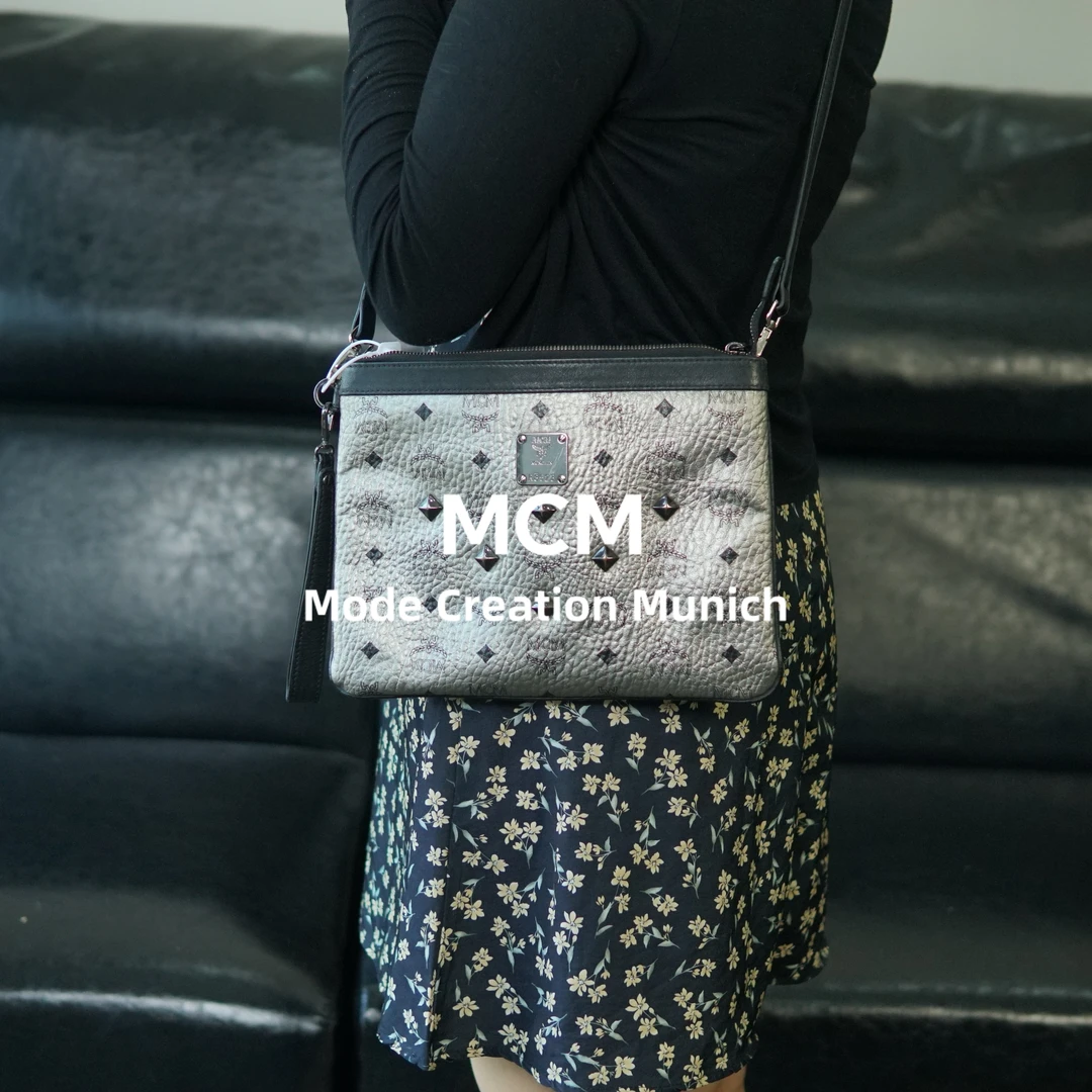 95新 MCM 黑银斜跨包/FYBB07217017/09