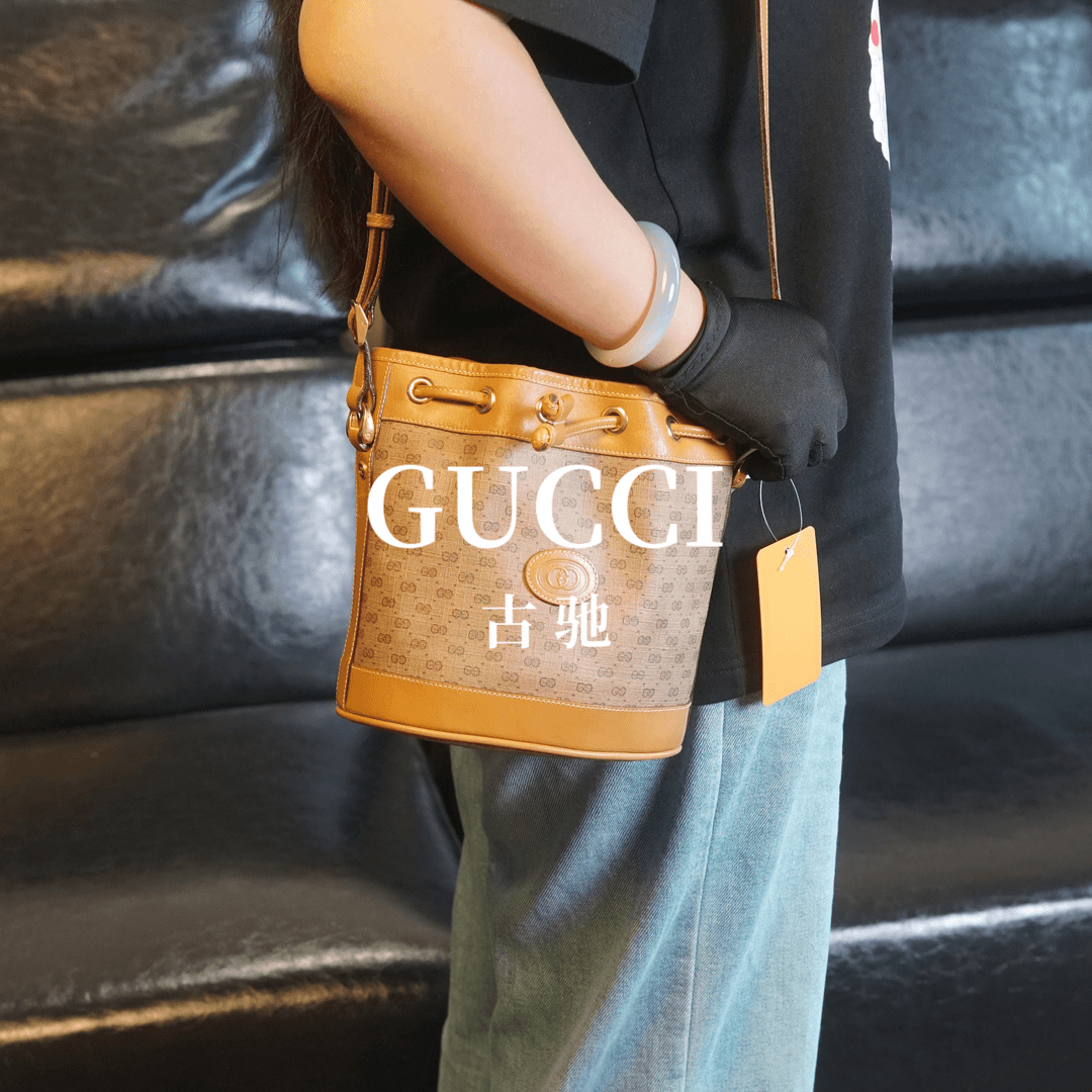 95新 GUCCI/古驰 老花抽绳水桶斜跨包/FYJJ06112415/09