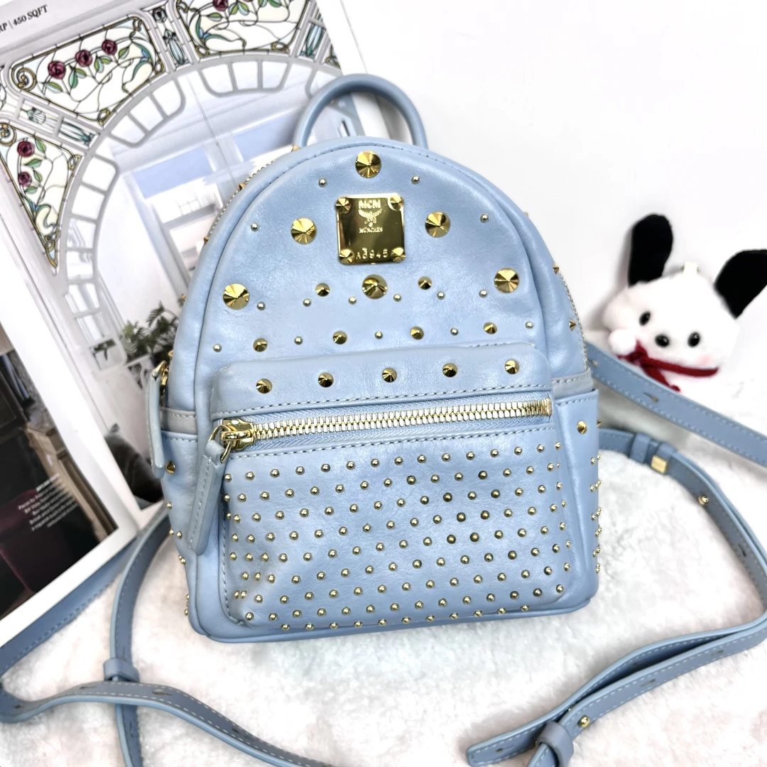 95新 MCM XM/baby蓝色 铆钉可mini斜挎双肩包/SD08610068