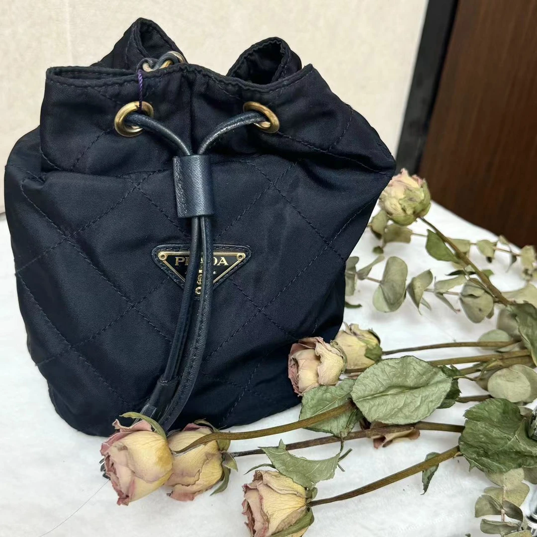 95新 Prada/普拉达 XM/黑金降落伞抽绳小水桶斜挎包/FYJP01111230