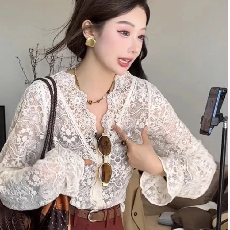 法式叠穿镂空蕾丝休闲长袖设计气质上衣洋气短款外搭遮肚子开衫