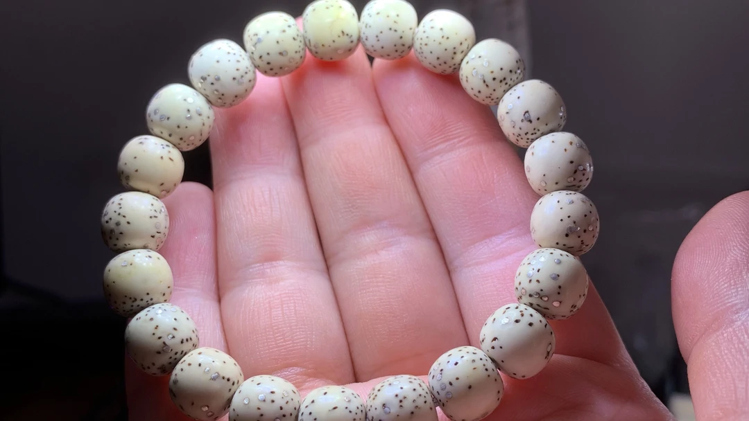 文玩星月菩提手串 尺寸：10x9mm 微脱顺白