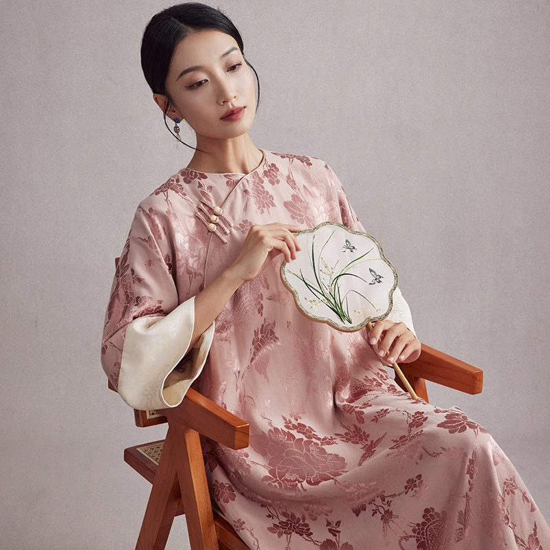 陌遇春夏新中式复古文艺提花缎圆领宽松中国风旗袍连衣裙M22707