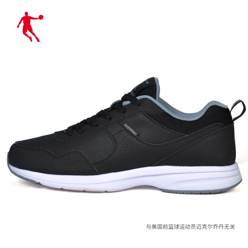 休闲跑步鞋乔丹男鞋跑步鞋舒适革面防水防滑耐磨减震休闲秋冬夏季